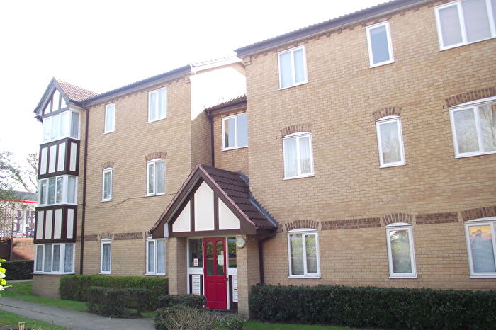 2 Bedroom Apartment To Rent In Britton Close, Catford, SE6