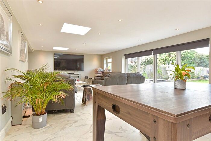 4 Bedroom Detached Bungalow For Sale In London Road, West Kingsdown, Kent, TN15