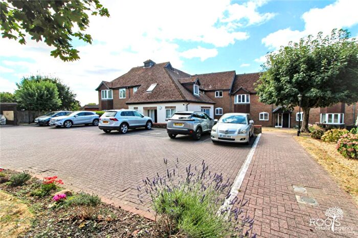 1 Bedroom Apartment For Sale In Ferndale Court, Thatcham, Berkshire, RG19