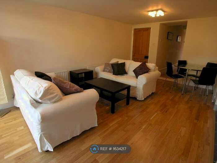 2 Bedroom Flat To Rent In Wantage Road, Reading, RG30