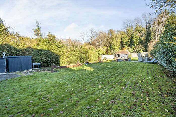 4 Bedroom Detached House For Sale In Green Curve, Banstead, SM7