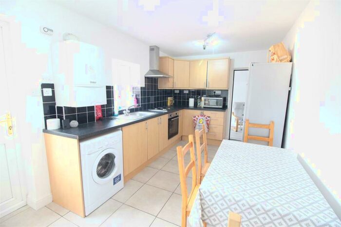 5 Bedroom Semi-Detached Bungalow To Rent In **&#;pppw** Middleton Boulevard, Nottingham, - Uon, NG8