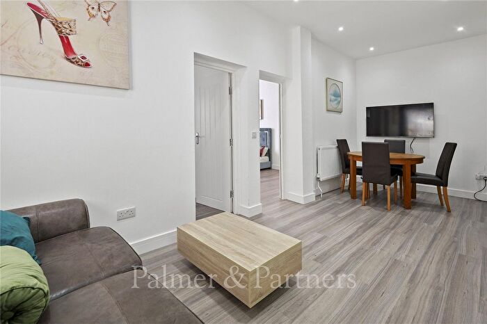 2 Bedroom Flat To Rent In Colne Road, Clacton-On-Sea, Essex, CO15