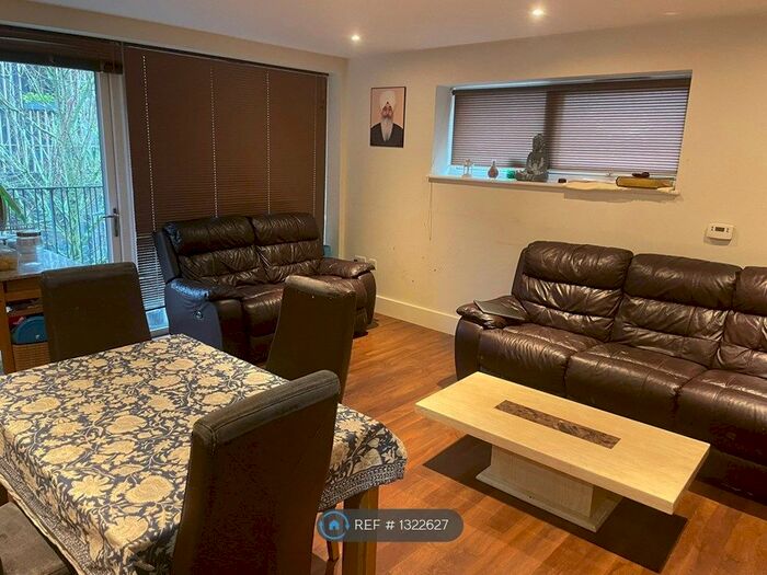 3 Bedroom Flat To Rent In Howard Road, Stanmore HA7