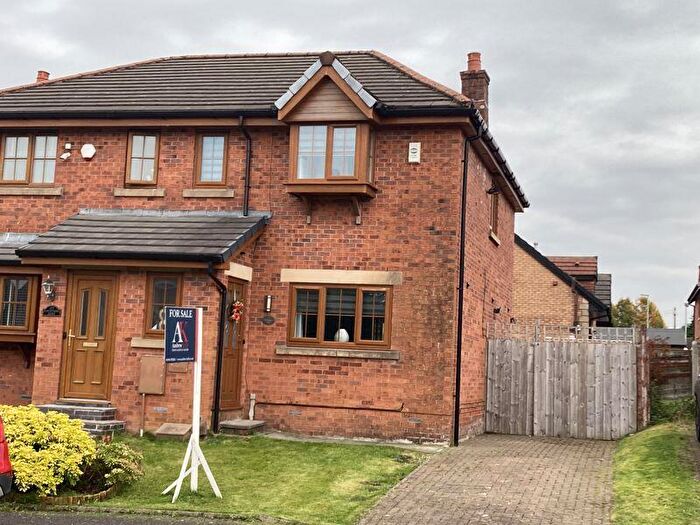 3 Bedroom Semi-Detached House For Sale In Blackthorn Mews, Rochdale, OL12