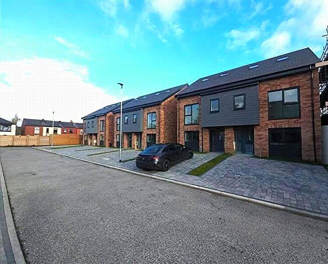 4 Bedroom Semi Detached House For Sale In Albion Hall Place, Kearsley, Bolton, BL4
