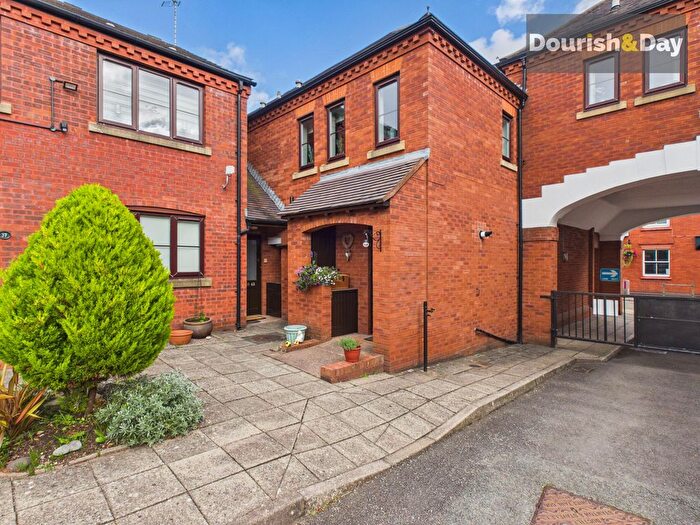 2 Bedroom Flat For Sale In Mercian Court, Market Drayton, TF9