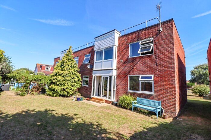 2 Bedroom Flat For Sale In Fishery Lane, Hayling Island, PO11