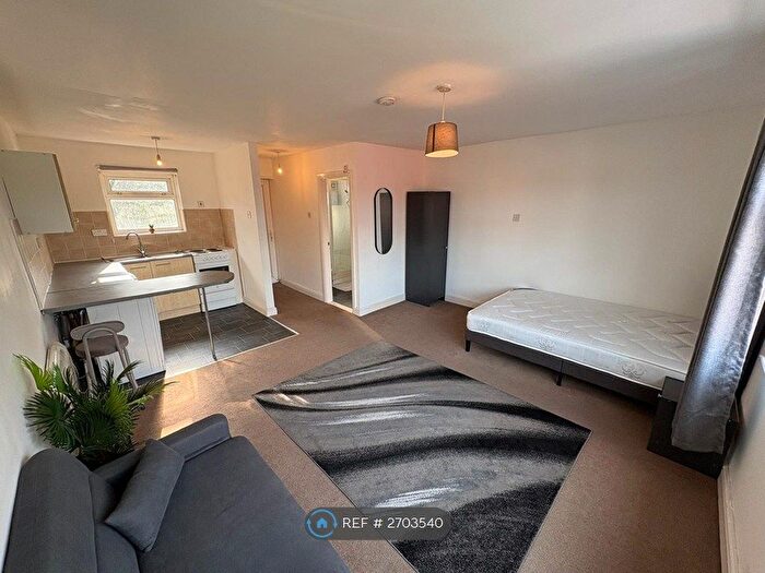 Studio To Rent In Brook Road, Manchester, M14