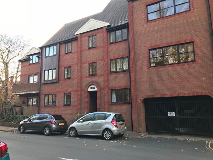 Studio To Rent In Church Street, Staines, TW18