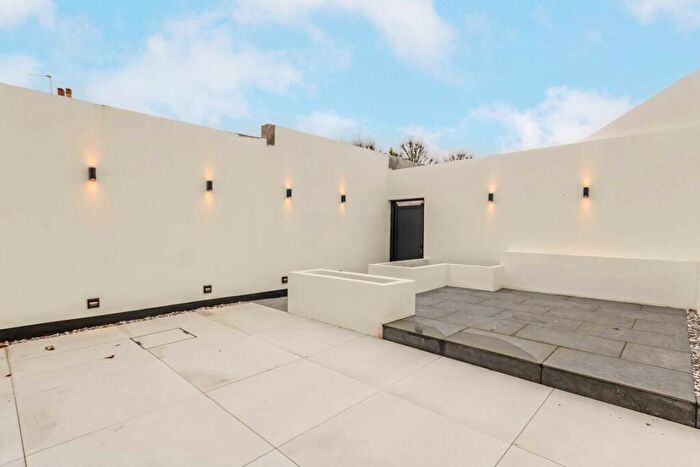 3 Bedroom House To Rent In Brighton Road, Surbiton, KT6