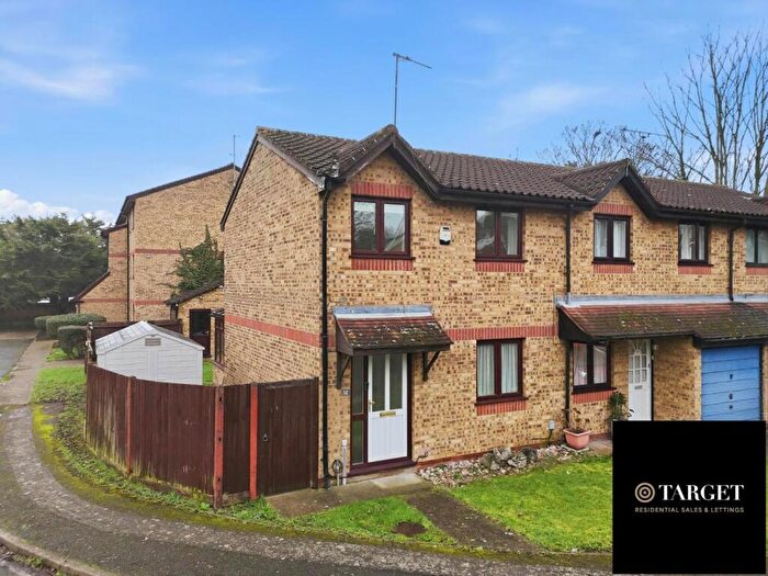 3 Bedroom End Of Terrace House For Sale In Westfield Close, Enfield, EN3