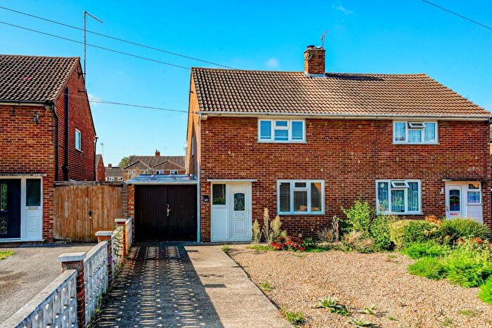 3 Bedroom Semi-Detached House For Sale In Russell Way, Leighton Buzzard, LU7