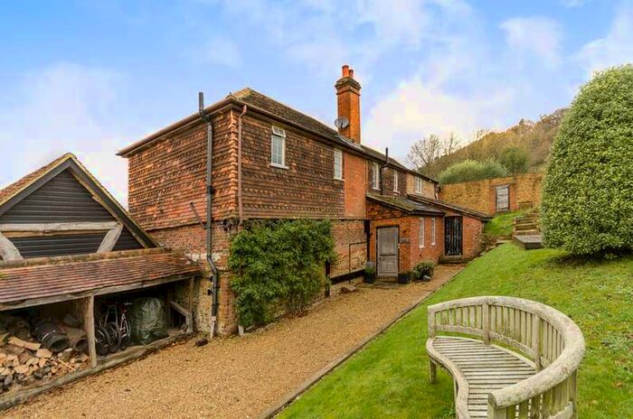 1 Bedroom Flat To Rent In Halfpenny Lane, Chilworth, GU4