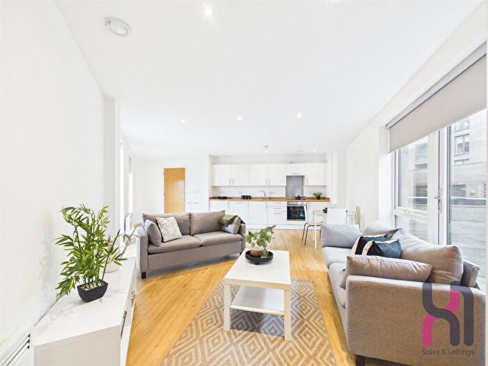 3 Bedroom Flat To Rent In The Plaza, Every Street, Ancoats, Manchester, M4