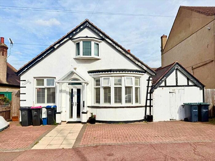 4 Bedroom Detached Bungalow For Sale In Lord Roberts Avenue, Leigh On Sea, SS9