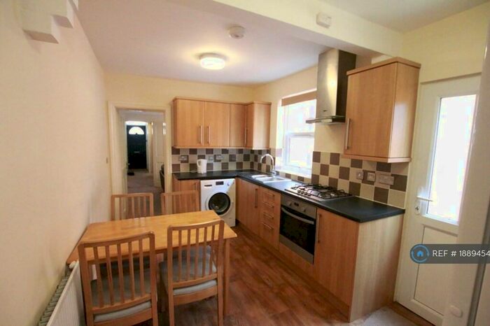 4 Bedroom Terraced House To Rent In Grange Avenue, Reading, RG6