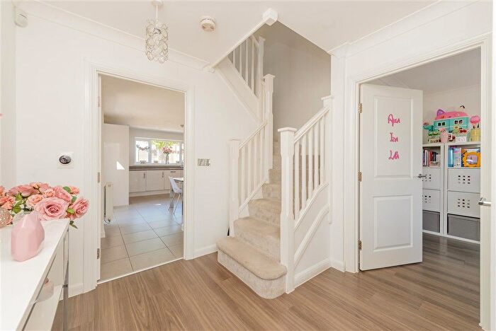 4 Bedroom Detached House For Sale In Castleridge Drive, Greenhithe, Kent, DA9