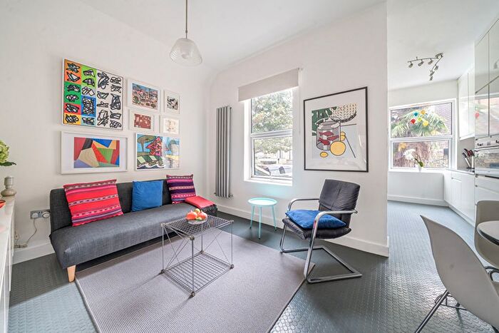 1 Bedroom Flat To Rent In Stowe Road, London, W12