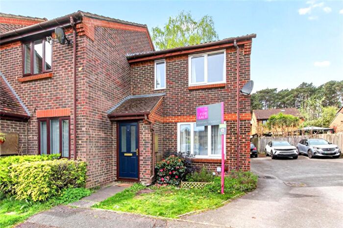 3 Bedroom End Of Terrace House For Sale In Charterhouse Close, Forest Park, Bracknell, Berkshire, RG12
