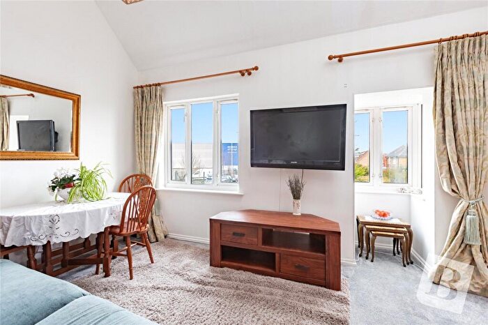 2 Bedroom Maisonette For Sale In Rutley Close, Harold Wood, Romford, RM3