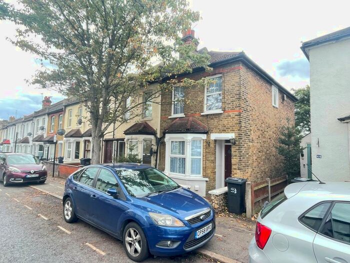 2 Bedroom End Of Terrace House To Rent In Sussex Road, South Croydon, CR2