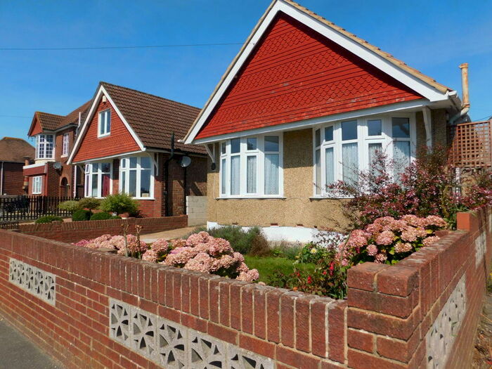 3 Bedroom Bungalow To Rent In Jubilee Avenue, PO6