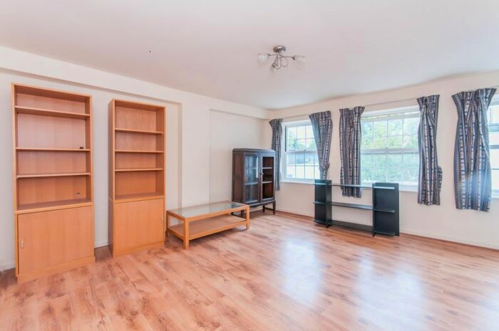 1 Bedroom Flat To Rent In Hampstead Lane, Highgate, N6
