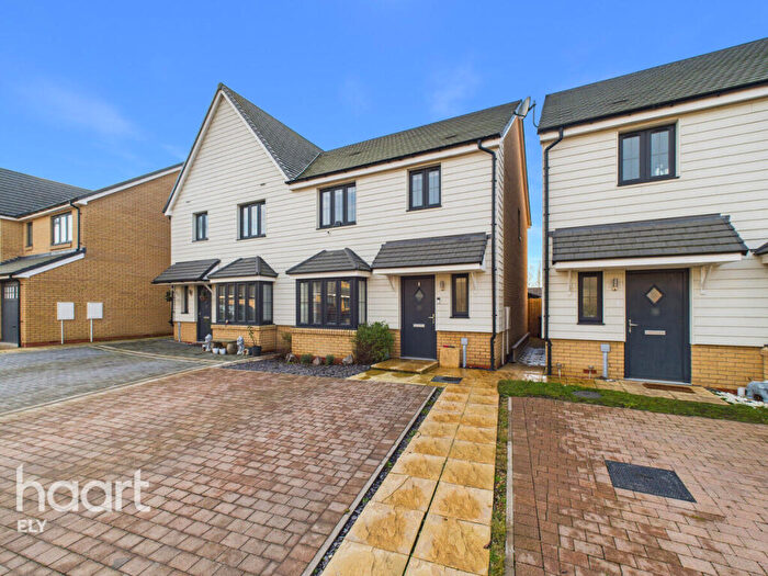 3 Bedroom Semi Detached House For Sale In Hares Run, Fordham, CB7