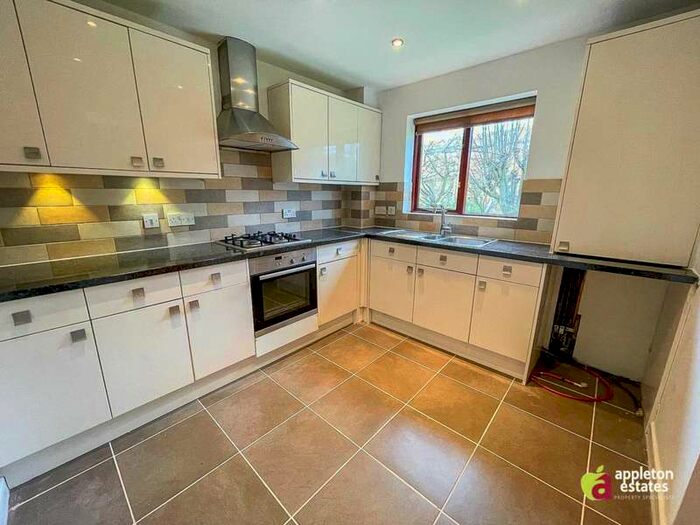 2 Bedroom Apartment To Rent In Campion Close, Croydon, CR0