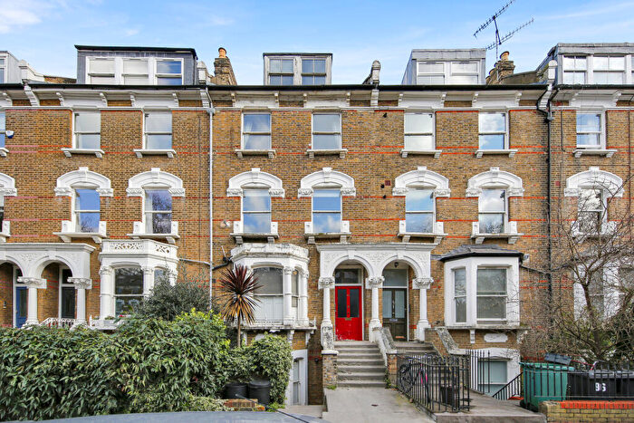 3 Bedroom Flat For Sale In Petherton Road, N5
