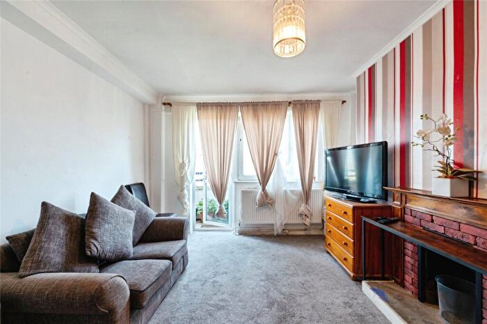 3 Bedroom Flat For Sale In Cambridge Gardens, Kingston Upon Thames, KT1