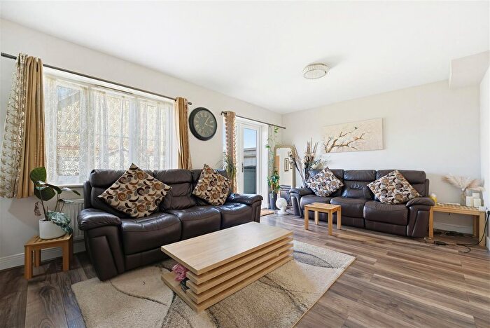 4 Bedroom Semi-Detached House For Sale In Holywell Way, Staines-Upon-Thames, TW19