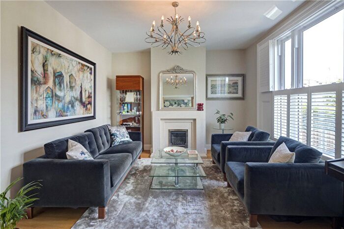 4 Bedroom Semi-detached House For Sale In Acacia Grove, New Malden, KT3