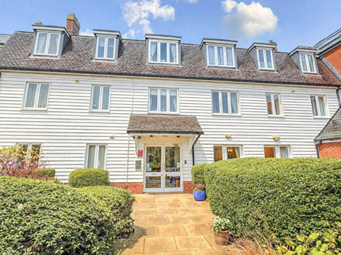 1 Bedroom Flat For Sale In Roche Close, Rochford, SS4