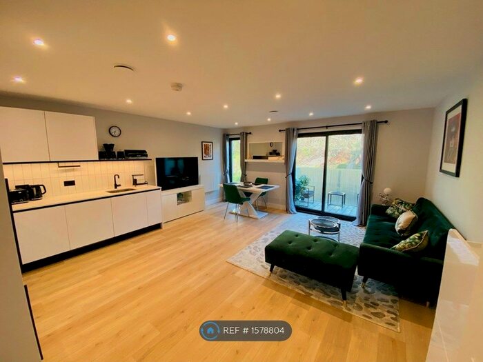 2 Bedroom Flat To Rent In Western Esplanade, Southend-On-Sea, SS1