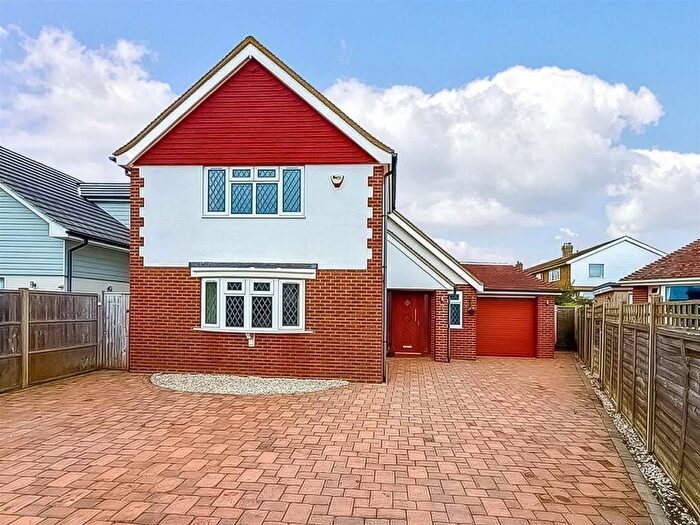 4 Bedroom Detached House For Sale In Courtlands Close, Goring-By-Sea, BN12