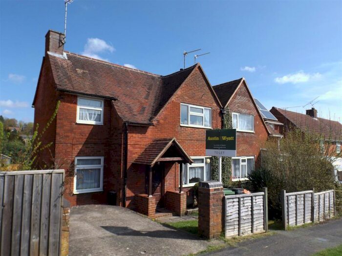 4 Bedroom Semi-Detached House To Rent In Battery Hill, Winchester, SO22