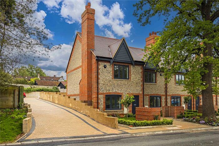 4 Bedroom End Of Terrace House For Sale In Chapel Croft, Chipperfield, Kings Langley, Hertfordshire, WD4