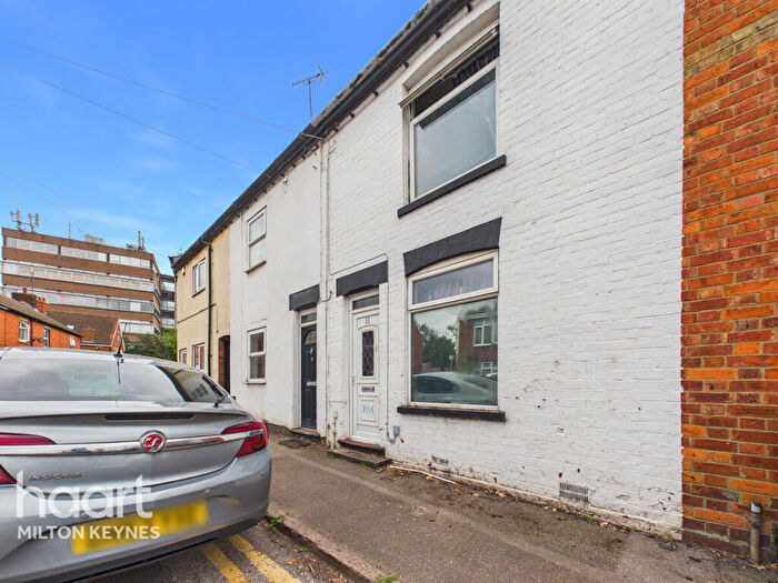 4 Bedroom Terraced House For Sale In Tavistock Street, Milton Keynes, MK2