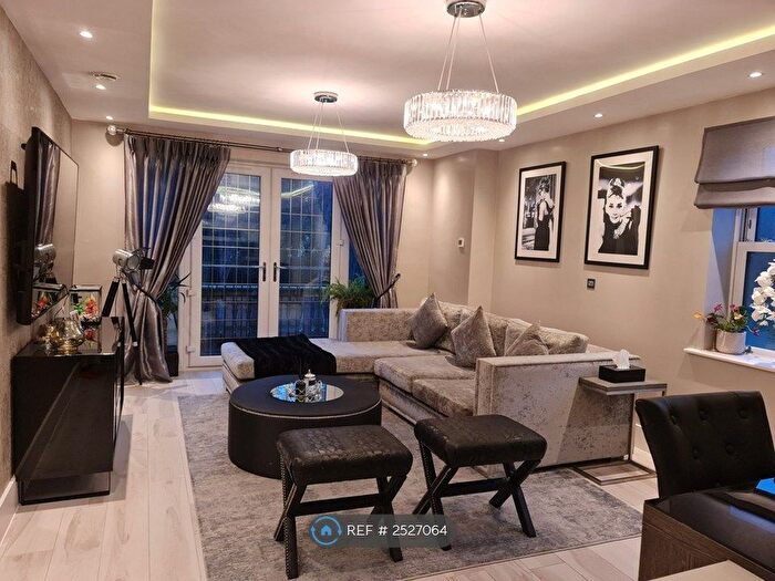 3 Bedroom Flat To Rent In Bristol Court, Birmingham, B5