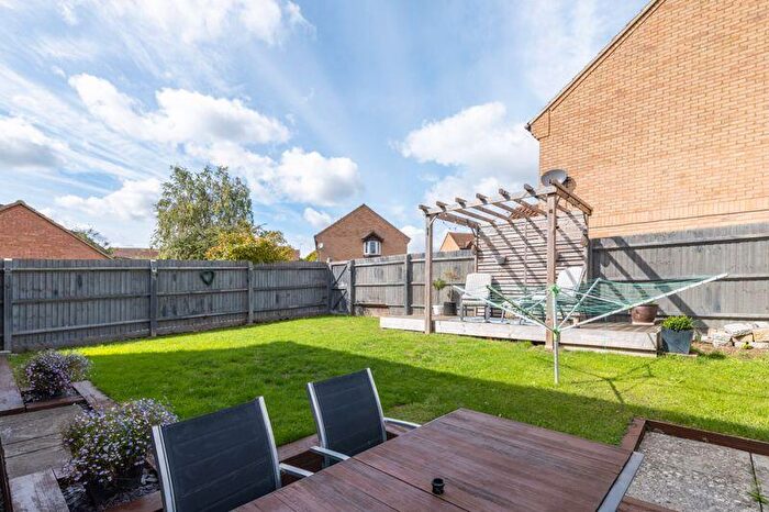 4 Bedroom Detached House For Sale In Trafalgar Avenue, Bletchley, Milton Keynes, MK3