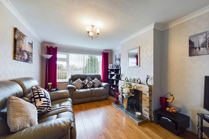 3 Bedroom Semi-Detached House For Sale In Winsford Crescent, Hillcroft Park, Stafford, ST17