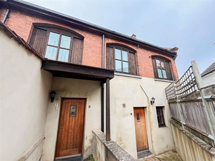 2 Bedroom Flat To Rent In Tower Road West, St. Leonards, TN38