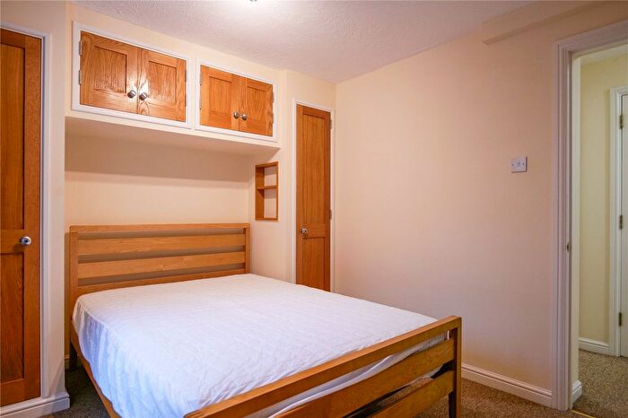 2 Bedroom Flat For Sale In London Road, Reading, Berkshire, RG1