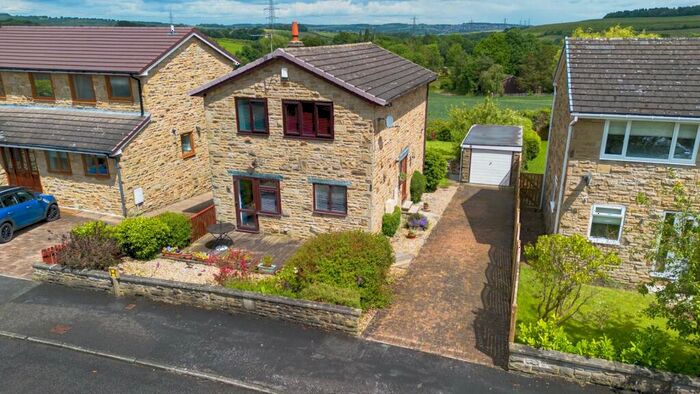 3 Bedroom Detached House For Sale In Whinmoor View, Silkstone, S75