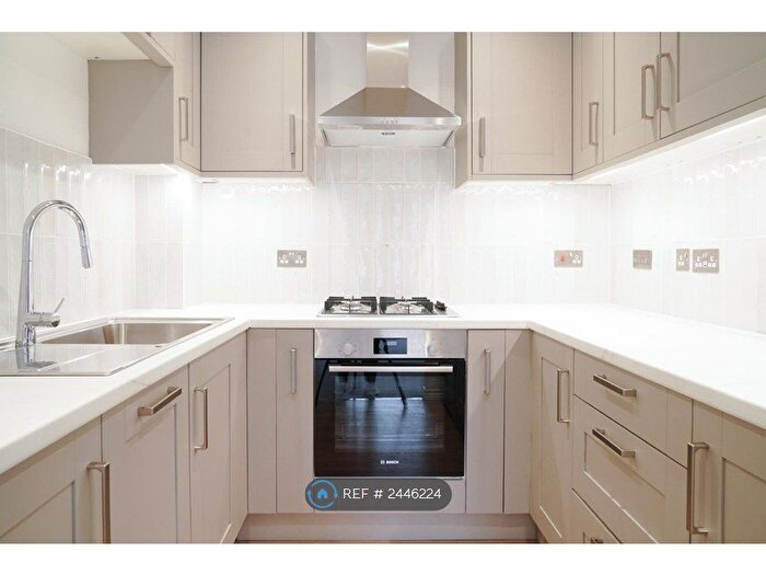 2 Bedroom Flat To Rent In Akers Court, Waltham Cross, EN8