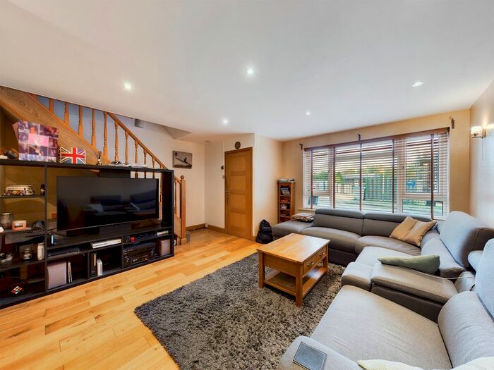 3 Bedroom End Of Terrace House To Rent In Kimpton Close, Hemel Hempstead, Hertfordshire, HP2