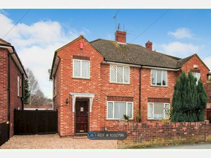 3 Bedroom Semi-Detached House To Rent In Elm Grove Road, Farnborough, GU14