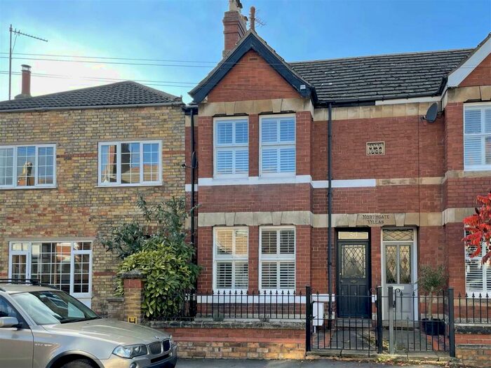 3 Bedroom Town House To Rent In Queen Street, Stamford, PE9